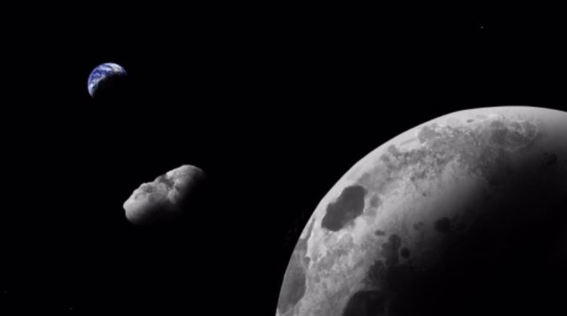Impresión artística del cuasi satélite Kamo`oalewa cerca del sistema Tierra-Luna. Usando el gran telescopio binocular, los astrónomos han demostrado que podría ser un fragmento perdido de la Luna. Imagen Addy Graham/ University of Arizona