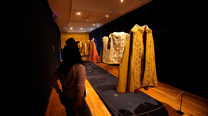 Exposición temporal ‘Entre hilos. Esplendor del traje litúrgico’ en el Museo del Carmen Alto. Foto: Julio Estrella / EL COMERCIO