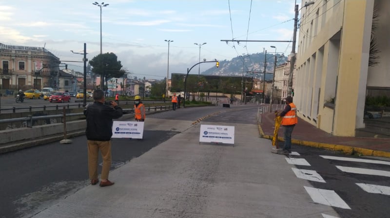 En la Guayaquil y Caldas, sector de San Blas, empezaron los cierres viales este sábado, 6 de noviembre del 2021. Foto: Cortesía del Municipio de Quito