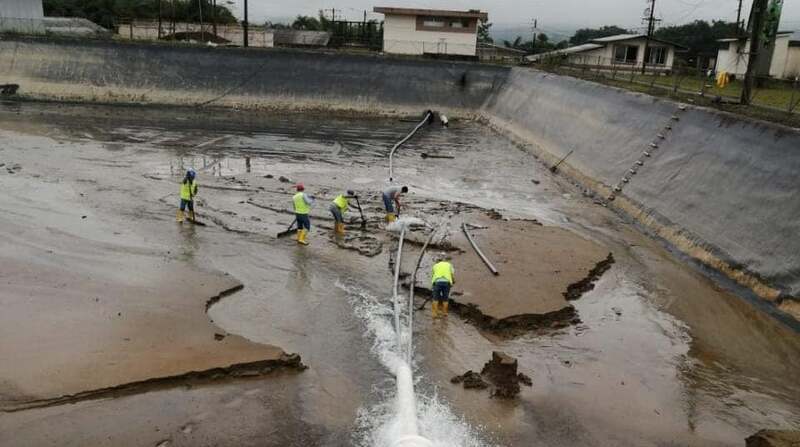 Un reservorio de agua cruda de Santo Domingo fue limpiado y será el acopio emergente en caso de que se colapse la planta de captación en la época lluviosa. Foto cortesía.
