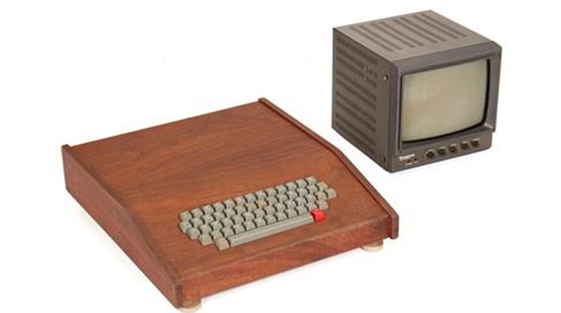 Un ordenador Apple-1 con carcasa de madera fue subastado en John Moran por USD 500 000. Foto: Casa de Subastas John Moran