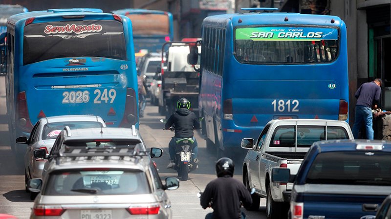 Con el Pico y placa, la congestión y la contaminación volvieron a ser un problema. Foto: Julio Estrella / EL COMERCIO