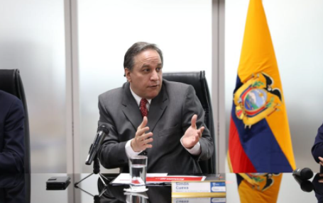El ministro de Finanzas Simón Cueva, habló de los impactos del proyecto de ley económico urgente. Foto: Ministerio de Finanzas