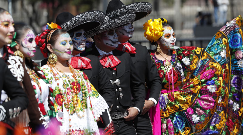 El desfile del Día de Muertos se retomó en la Ciudad de México, tras un año de obligado descanso por la pandemia. Foto: EFE