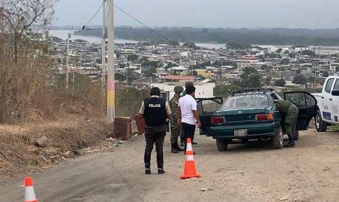 La Policía le atribuye las muertes violentas a una disputa entre bandas por la zona del Cerro Las Cabras, en Durán. Foto: Twitter @FFAAECUADOR