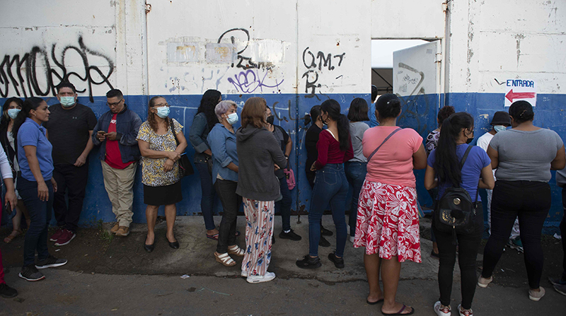 Ciudadanos acuden a votar en las elecciones presidenciales en Managua (Nicaragua). Foto: EFE