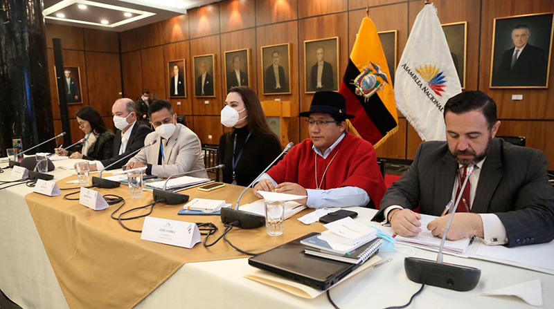Sesión del Comité de Ética presidido por José Chimbo (centro). Foto: Twitter Asamblea
