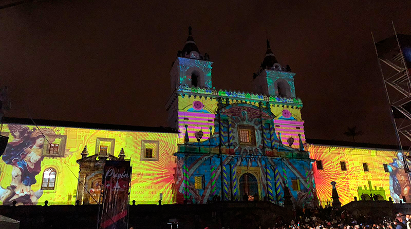 Pregón de las fiestas de Quito en la plaza de San Francisco. Foto: Galo Paguay / EL COMERCIO