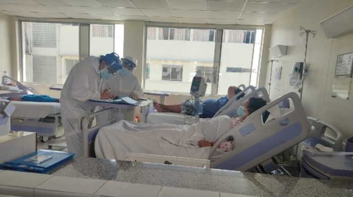 En los hospitales centinela de Quito, como el Pablo Arturo Suárez, se registró un ligero aumento de casos de covid-19. Foto: cortesía HPAS