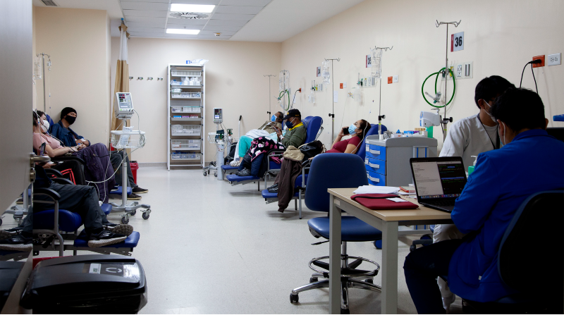 En la emergencia del Hospital IESS Sur se dispusieron 15 espacios para pacientes con síntomas respiratorios. Foto: Roberto Peñafiel/EL COMERCIO