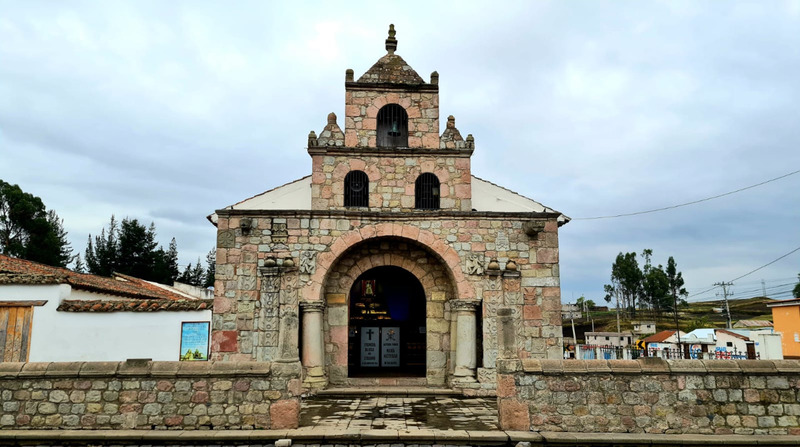La asignación de recursos ayudará a mejorar la infraestructura de la iglesia católica Balbanera, la primera construida en Ecuador, en 1534. Foto: Twitter de @Cultura_Ec