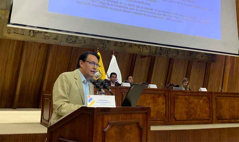 El asambleísta Fernando Villavicencio presentó este 12 de noviembre del 2021 un nuevo informe en relación al caso Pandora Papers. Foto: Twitter Comisión de Fiscalización