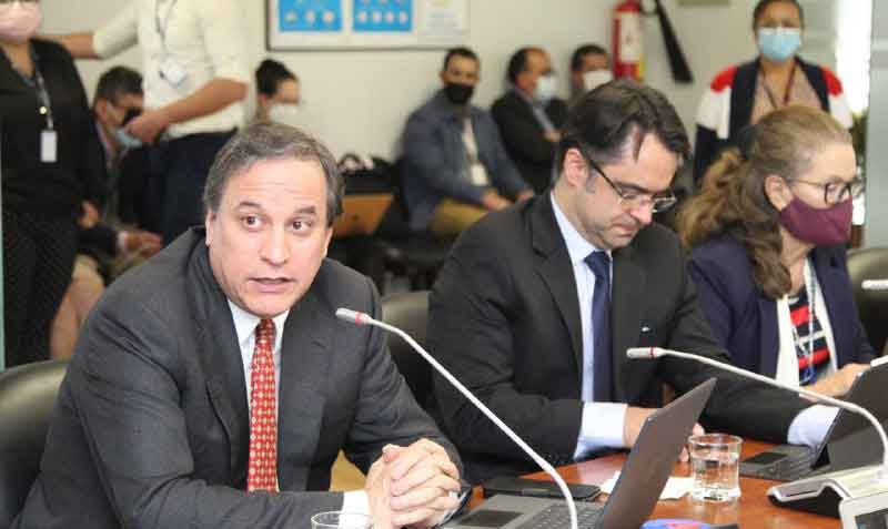Simón Cueva, ministro de Finanzas, compareció el 9 de noviembre del 2021 en la Comisión de Régimen Económico de la Asamblea. Foto: Twitter Asamblea