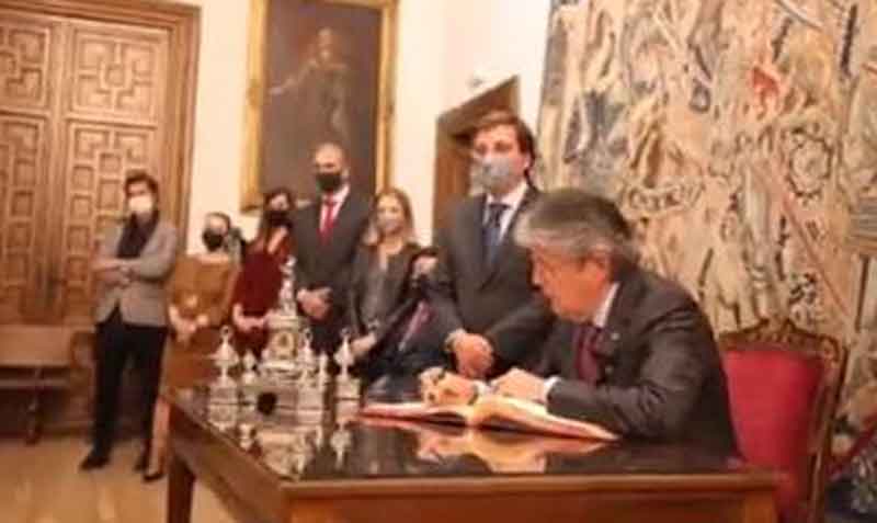 Guillermo Lasso y Javier Ortega Smith, secretario del partido VOX en Madrid. Foto: captura de video publicado en @Ortega_Smith