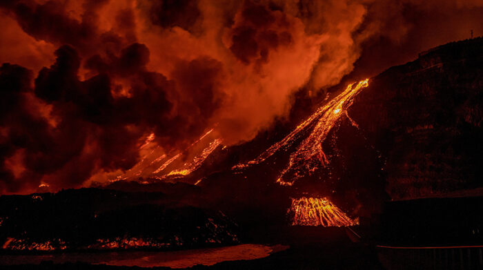 Vista de la colada de lava el pasado miércoles del volcán Cumbre Vieja en La Palma. Foto: EFE
