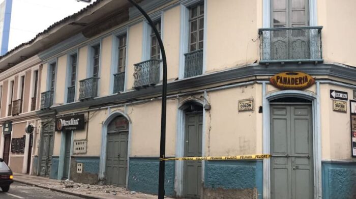 En Loja la mampostería de una vivienda en el centro de la ciudad registró daños por el sismo en Perú. Foto: Cortesía Lindon San Martín