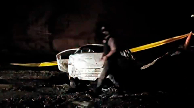 El auto que se utilizó para secuestrar a la hija de 'Fito' fue incinerado. Foto: Twitter @SoldadaCivil