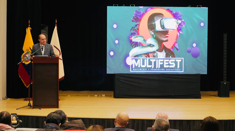 Julio José Prado, ministro de Producción, durante la inauguración del festival Multifest. Foto: Twitter @Produccion_Ecu