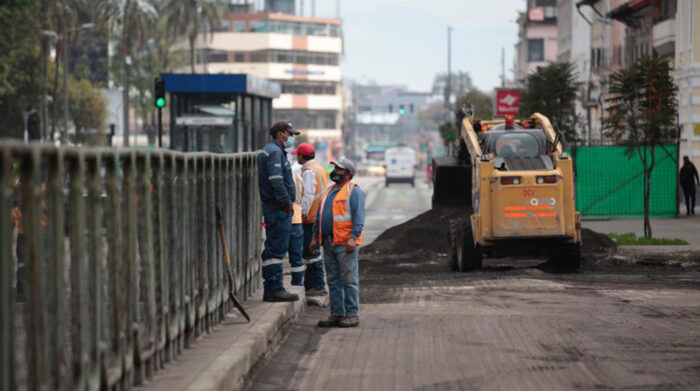 Debido a los trabajos viales, se suspendió el servicio en algunas paradas de la Ecovía. Foto: Patricio Terán/ EL COMERCIO