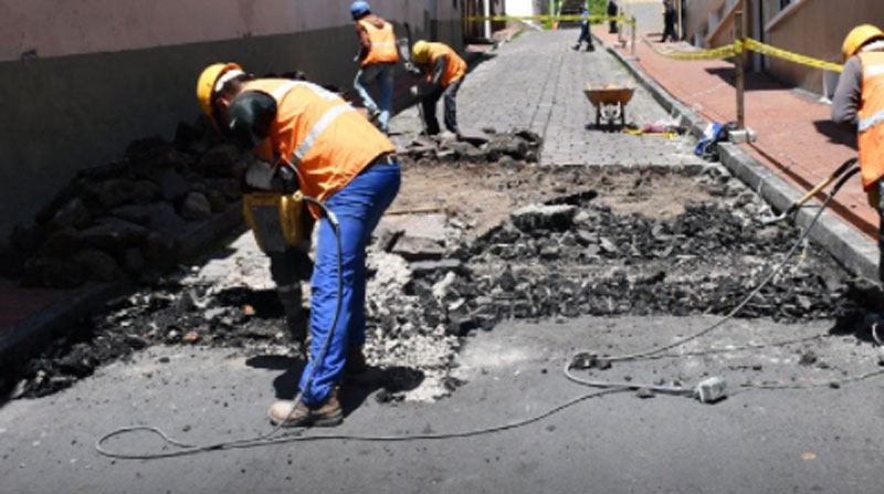 Imagen referencial. Los trabajadores de la Epmmop realizarán los trabajos en las calles del sector de San Blas. Foto: Twitter IMP