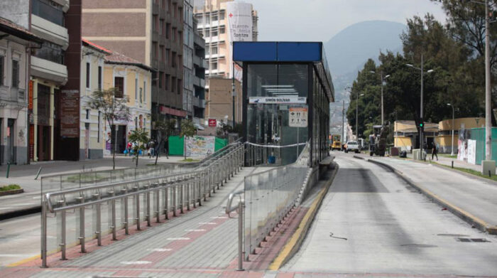 El Municipio informó los desvíos por el cierre de las paradas de la Ecovía. Foto: Patricio Terán/ EL COMERCIO