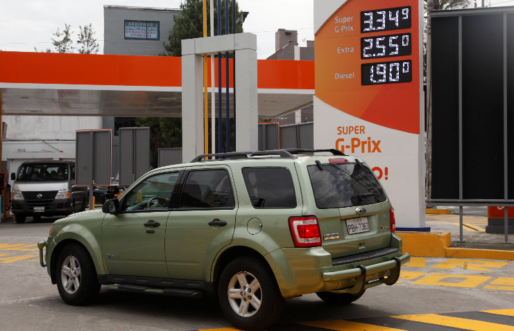 El PNUD impulsa reasignación de subsidios a combustibles, mientras que el Gobierno destinará USD 1 328 millones a este fin el 2022. Foto: Galo Paguay / El Comercio