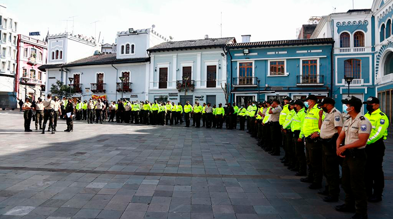 Servidores policiales brindarán seguridad en el Centro Histórico de Quito en el último día de feriado. Foto: Diego Pallero / EL COMERCIO