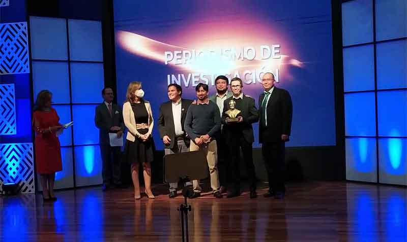 El equipo de EL COMERCIO obtuvo el primer lugar en la categoría Fotoperiodismo. Foto: Twitter UDLA Ecuador