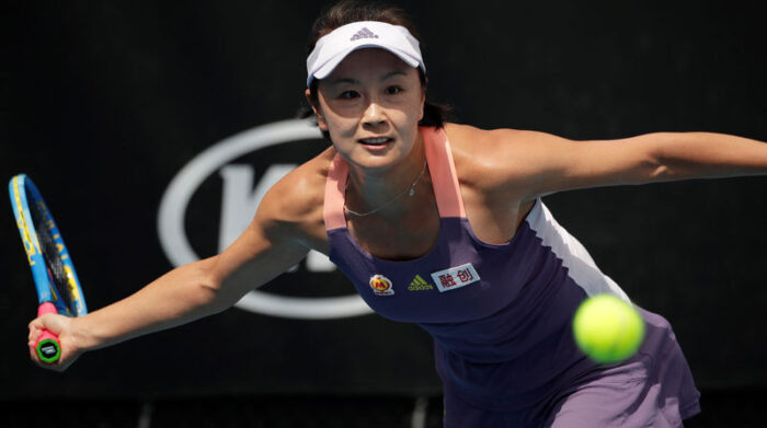 Imágenes de la tenista Peng Shuai se difundieron en Internet el fin de semana del 20 de noviembre del 2021, en medio del temor por su desaparición. Foto: EFE