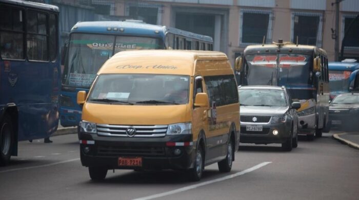 Imagen referencial. Los transportistas escolares piden funcionar con aforo completo. Foto: archivo / EL COMERCIO.