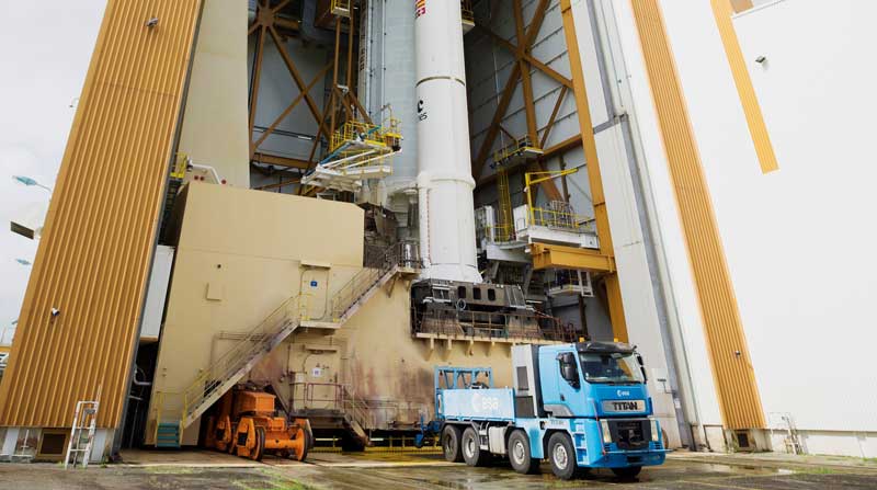 El telescopio espacial James Webb mientras comienza su majestuoso despliegue en el complejo de lanzamiento Arianespace ELA-3 en el Puerto Espacial Europeo ubicado cerca de Kourou en la Guayana Francesa. Foto: EFE