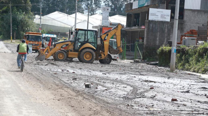 Los escombros que cubrieron vías y propiedades todavía estaban desperdigados este 6 de diciembre del 2021. Foto: Diego Pallero/ EL COMERCIO