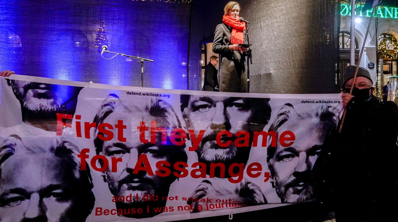 Activistas han emprendido distintos plantones en Londres para rechazar la resolución de un Tribunal que dio paso a la extradición de Julian Assange a EE.UU. Foto: EFE