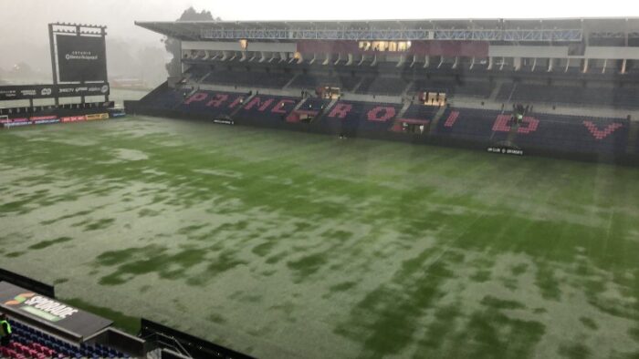 El estadio banco Guayaquil soportó una intensa lluvia antes de la final entre Independiente del Valle y Emelec. Foto: Twitter Javier Ruiz
