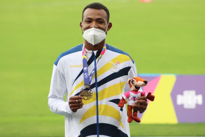 Marcos Herrera ganó la medalla de oro en 110 metros vallas. Foto: Ministerio del Deporte