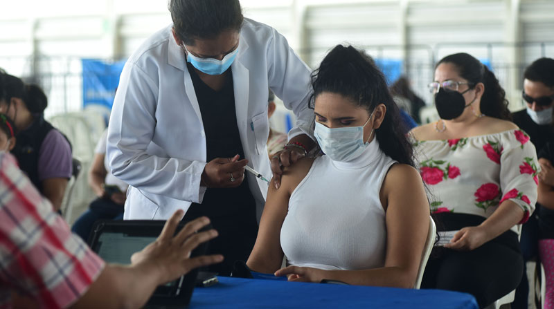 La OMS ha hecho un llamado a los países para acelerar el proceso de vacunación, ante la expansión de Ómicron. Foto: Enrique Pesantes/ EL COMERCIO
