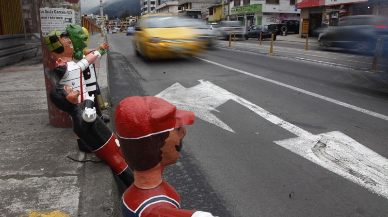 En Quito rige la restricción Pico y placa, que define los vehículos particulares que pueden circular en la ciudad cada día de la semana. Foto: EL COMERCIO
