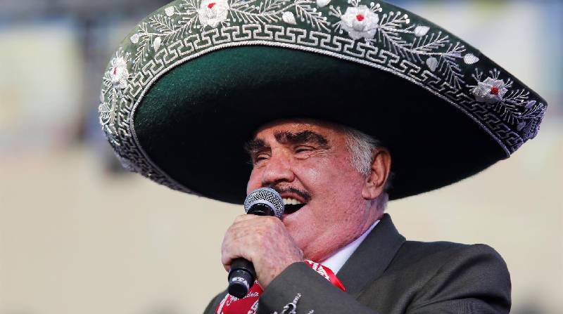 Fotografía de archivo fechada el 6 de octubre de 2019, del cantante mexicano, Vicente Fernández durante un concierto en la ciudad de Guadalajara, en el occidental estado de Jalisco (México). Foto: EFE