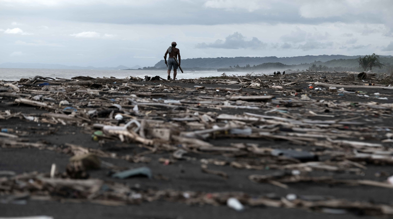 La basura ahoga la playa Guacalillo, ubicada cerca de San José, en Costa Rica. Foto: EFE