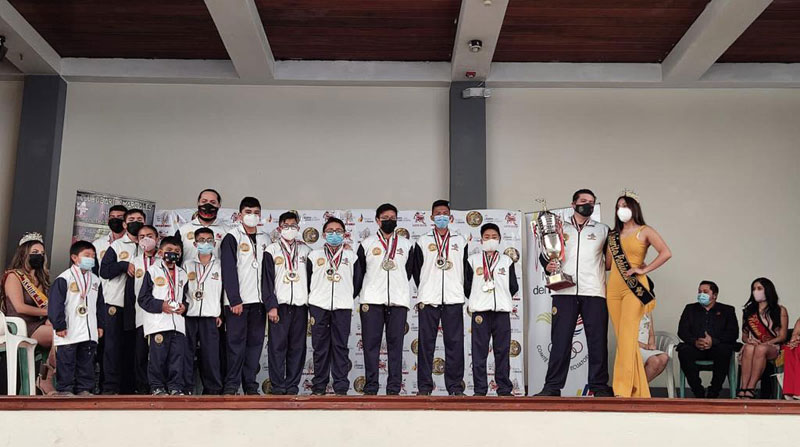 La ceremonia de premiación de la Hermandad Internacional de Artes Marciales se realizó en Quito el 18 de diciembre del 2021. Foto: cortesía