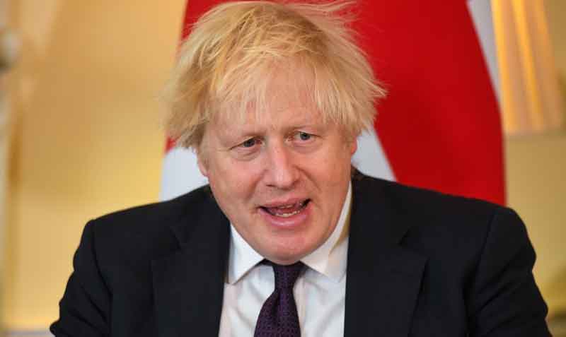 La filtración de un video ha sumido a Boris Johnson en una nueva crisis que amenaza con socavar su ya fragilizado liderazgo. Foto: EFE