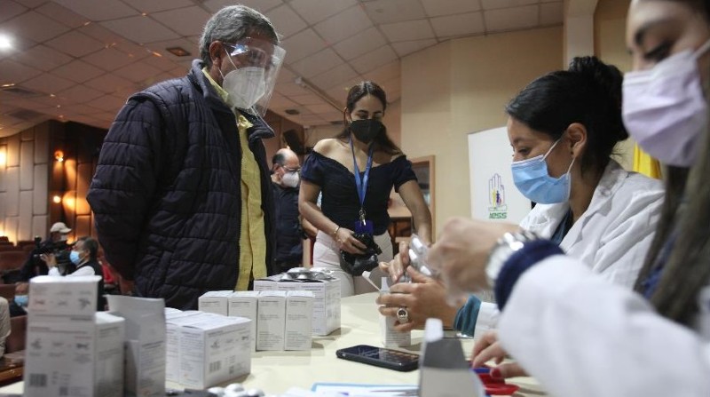 Los pacientes trasplantados del HCAM recibieron el fármaco del que depende sus vidas como parte de una donación. Foto: Julio Estrella / EL COMERCIO.