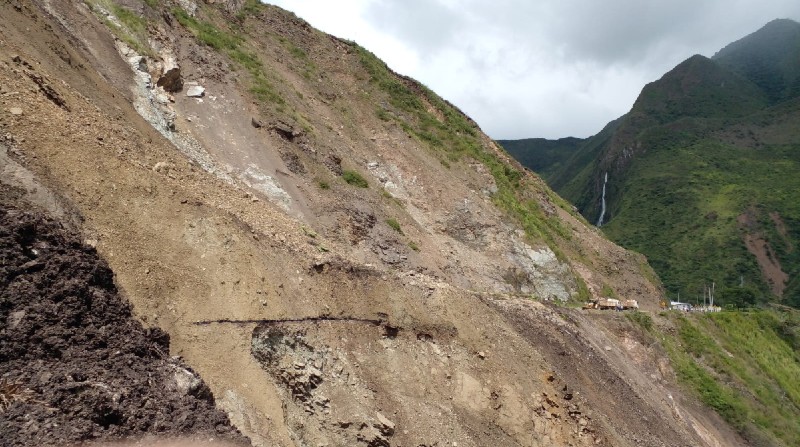 Los derrumbes ocurridos en el sector de El Guadual, en Ibarra, dejó incomunicada a las provincias de Imbabura y Esmeraldas. Foto: Cortesía