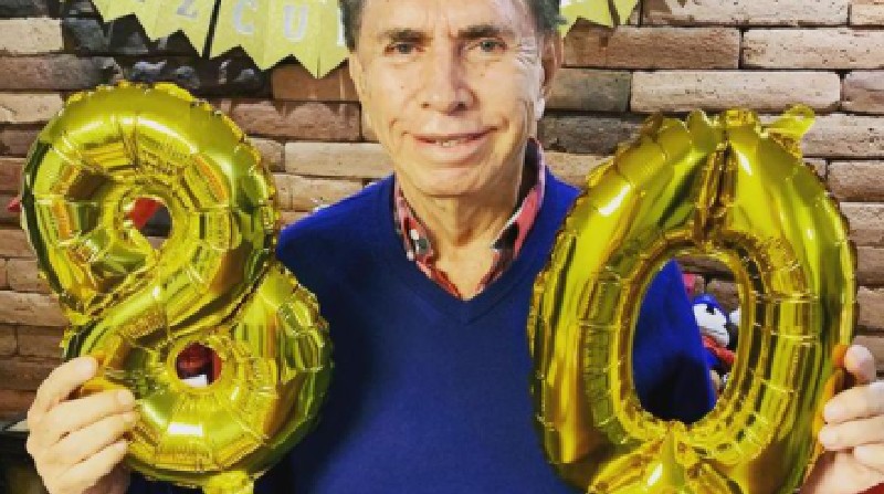 El presentador de noticias Alfonso Espinosa de los Monteros cumple 80 años este 25 de diciembre de 2021. Foto: Captura