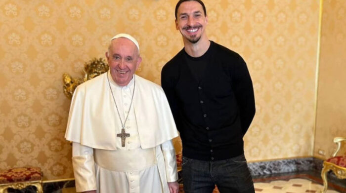 Zlatan Ibrahimovic tuvo una audiencia privada al Papa Francisco en el Vaticano. Foto: Twitter @SoyCalcio_