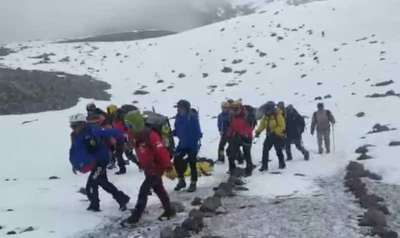 El pasado 24 de octubre, Santiago Naveda participó en el rescate de un grupo de montañistas tras una avalancha en el Chimborazo. Foto: cortesía