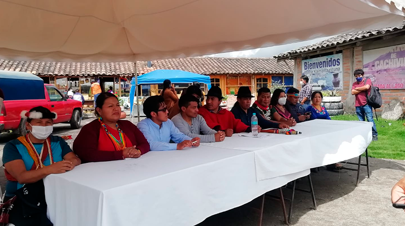 En la comunidad de Cachiviro, en Otavalo, se preparó un altar andino para en el marco del Kapak Raymi realizar un acto de purificación. Foto: cortesía
