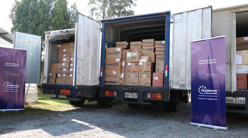 Camiones entregaron las medicinas en las bodegas del MSP, ubicadas en El Beaterio, sur de Quito, Foto: Twitter @mamoreirag