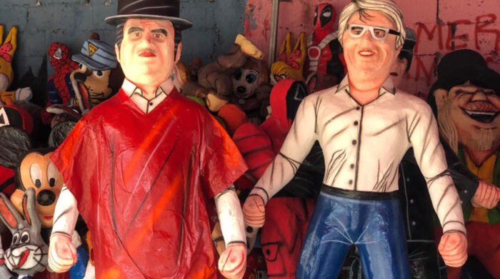 La figura del presidente de la Conaie, Leonidas Iza, y de Lasso se venden juntas o separadas en la feria de Carcelén. Foto: Diego Pallero/ EL COMERCIO