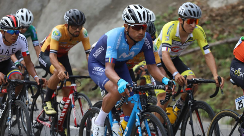 Segundo Navarrete (centro), uno de los ciclistas del Movistar Team en la Vuelta al Ecuador. Foto: cortesía